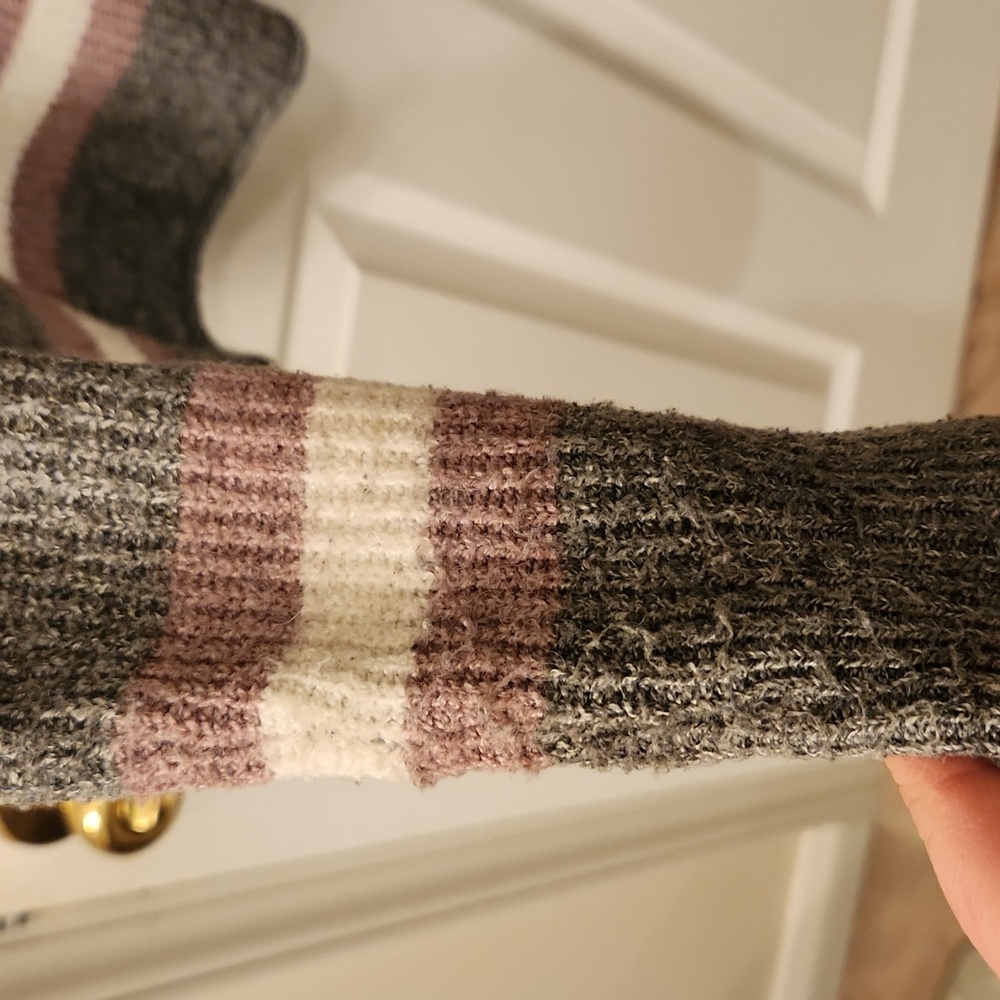 Pinque Knit Sweater - Picture 3 of 4